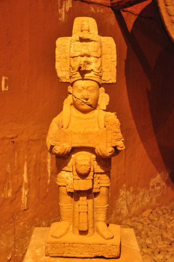 Uma das muitas peças encontradas em Toniná e exposta no museu do sítio (perto de Ocosingo - Chiapas, no sul do México)